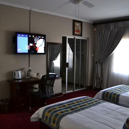 Triple Palms Bed And Breakfast ハボローネ エクステリア 写真