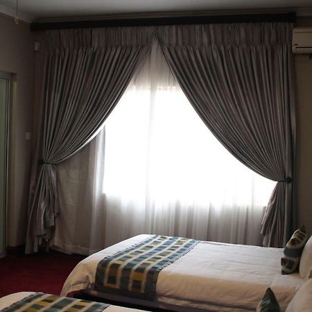 Triple Palms Bed And Breakfast ハボローネ エクステリア 写真