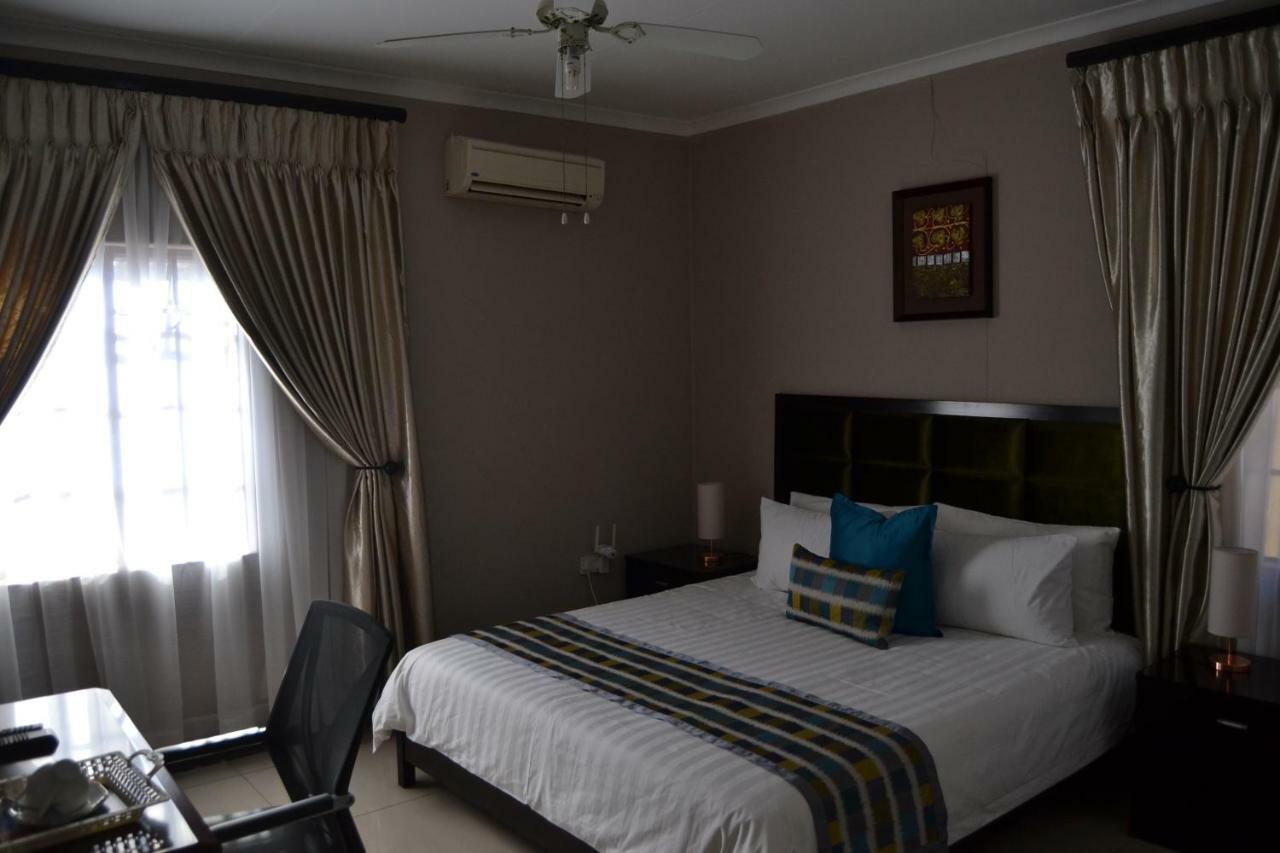 Triple Palms Bed And Breakfast ハボローネ エクステリア 写真