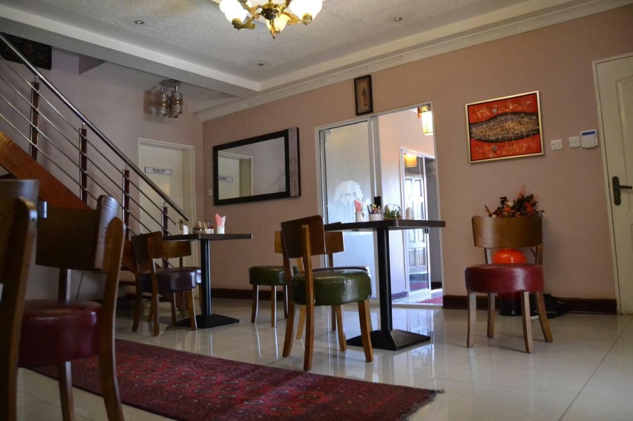 Triple Palms Bed And Breakfast ハボローネ エクステリア 写真