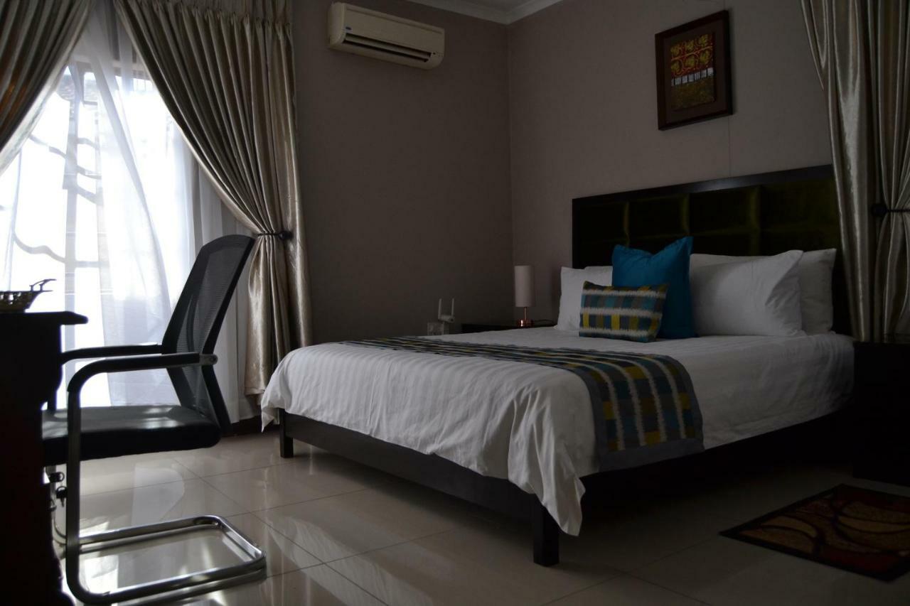 Triple Palms Bed And Breakfast ハボローネ エクステリア 写真