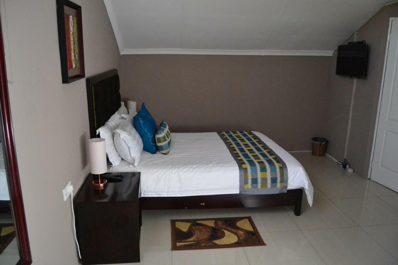 Triple Palms Bed And Breakfast ハボローネ エクステリア 写真