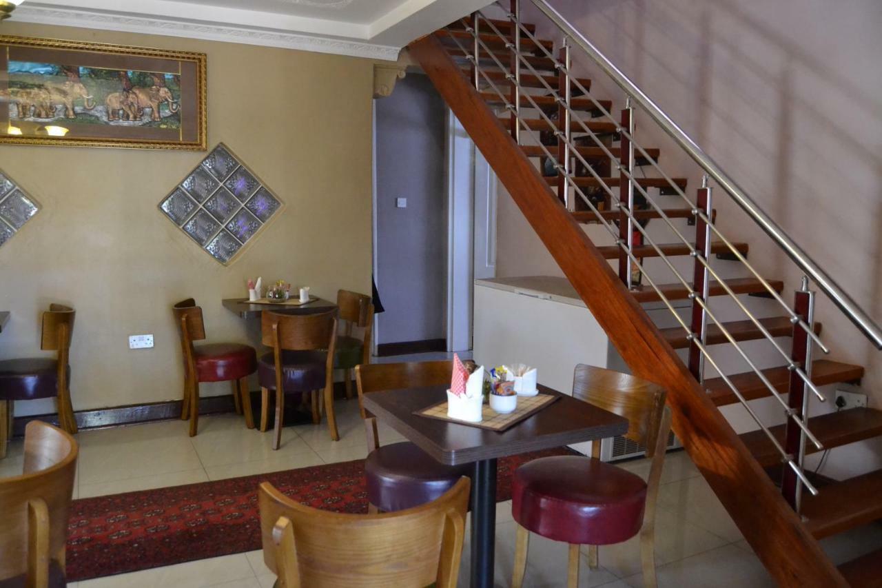 Triple Palms Bed And Breakfast ハボローネ エクステリア 写真