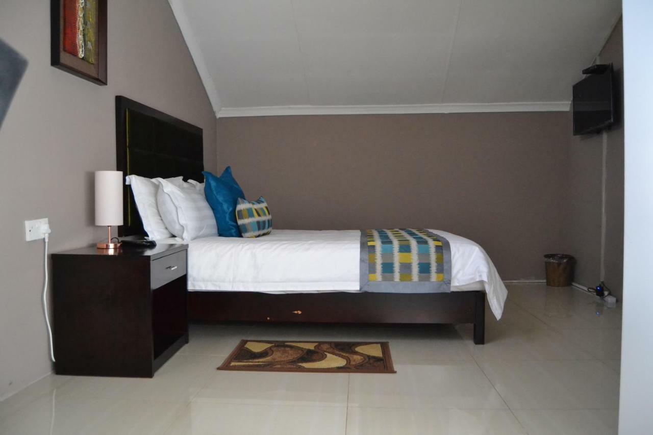 Triple Palms Bed And Breakfast ハボローネ エクステリア 写真