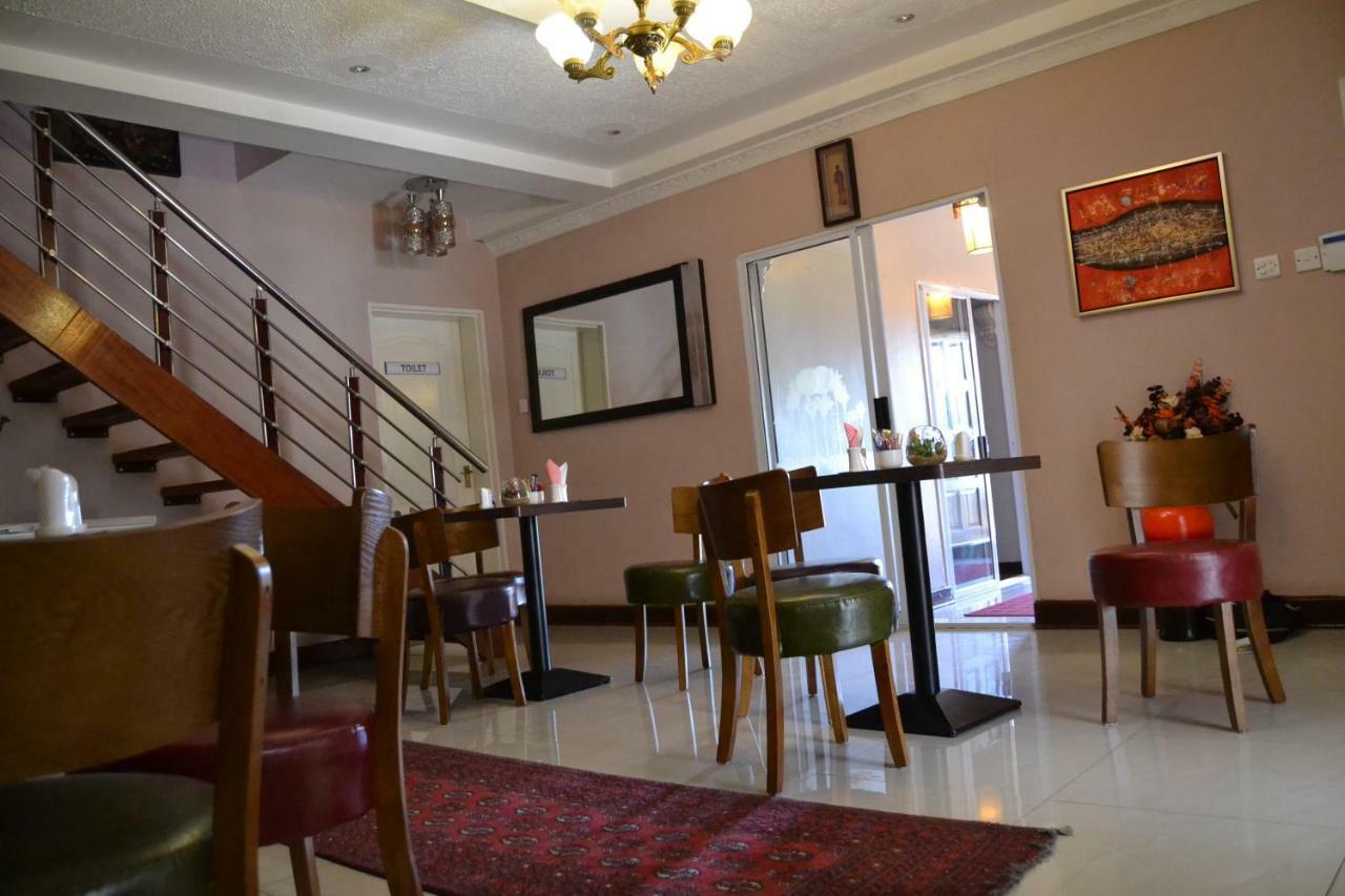 Triple Palms Bed And Breakfast ハボローネ エクステリア 写真