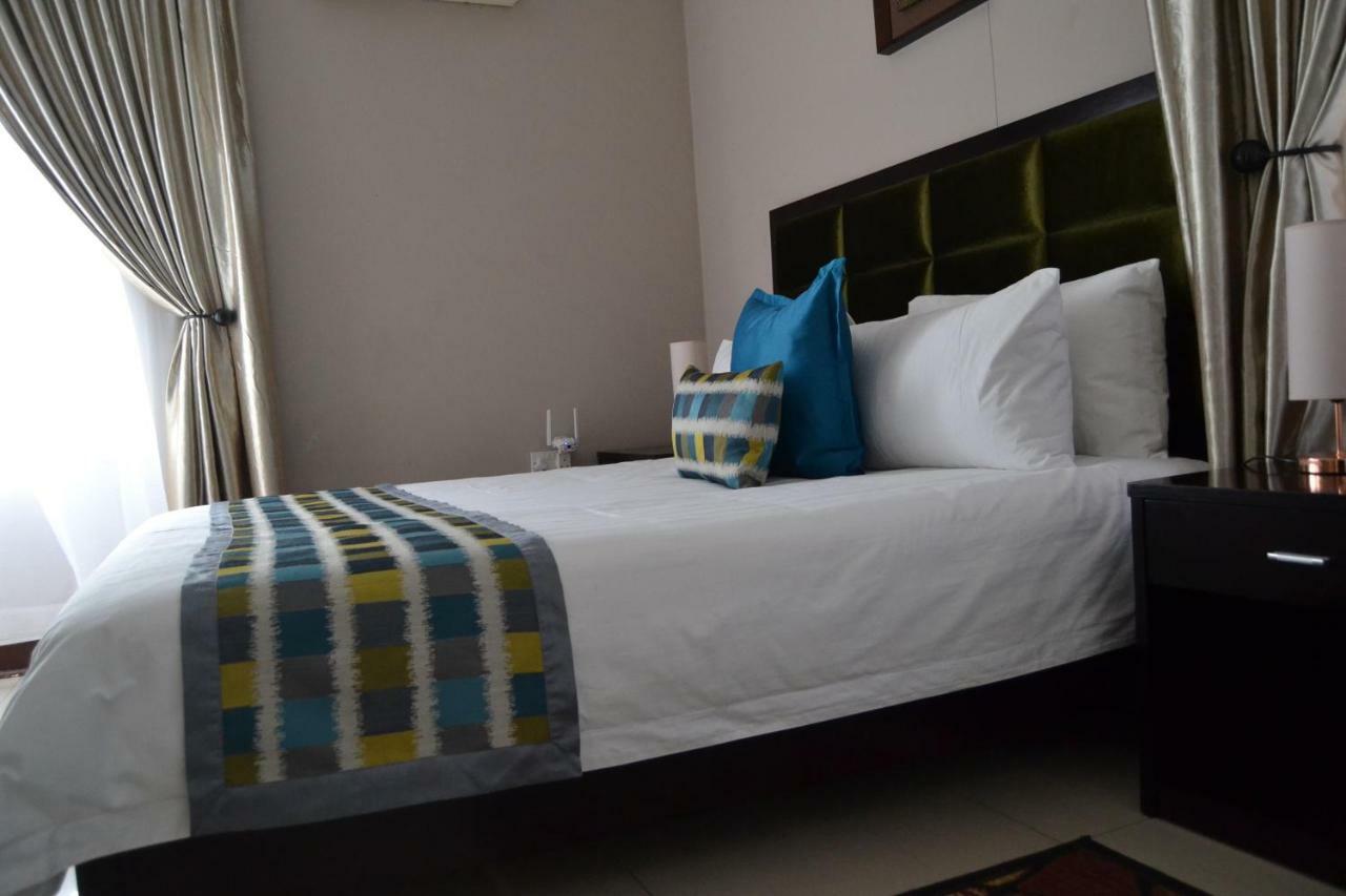 Triple Palms Bed And Breakfast ハボローネ エクステリア 写真