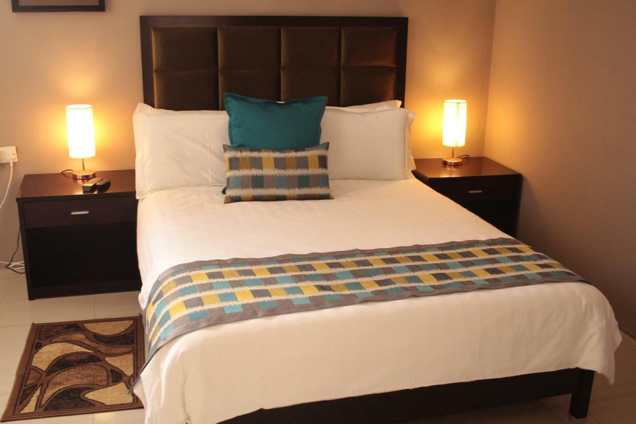Triple Palms Bed And Breakfast ハボローネ エクステリア 写真