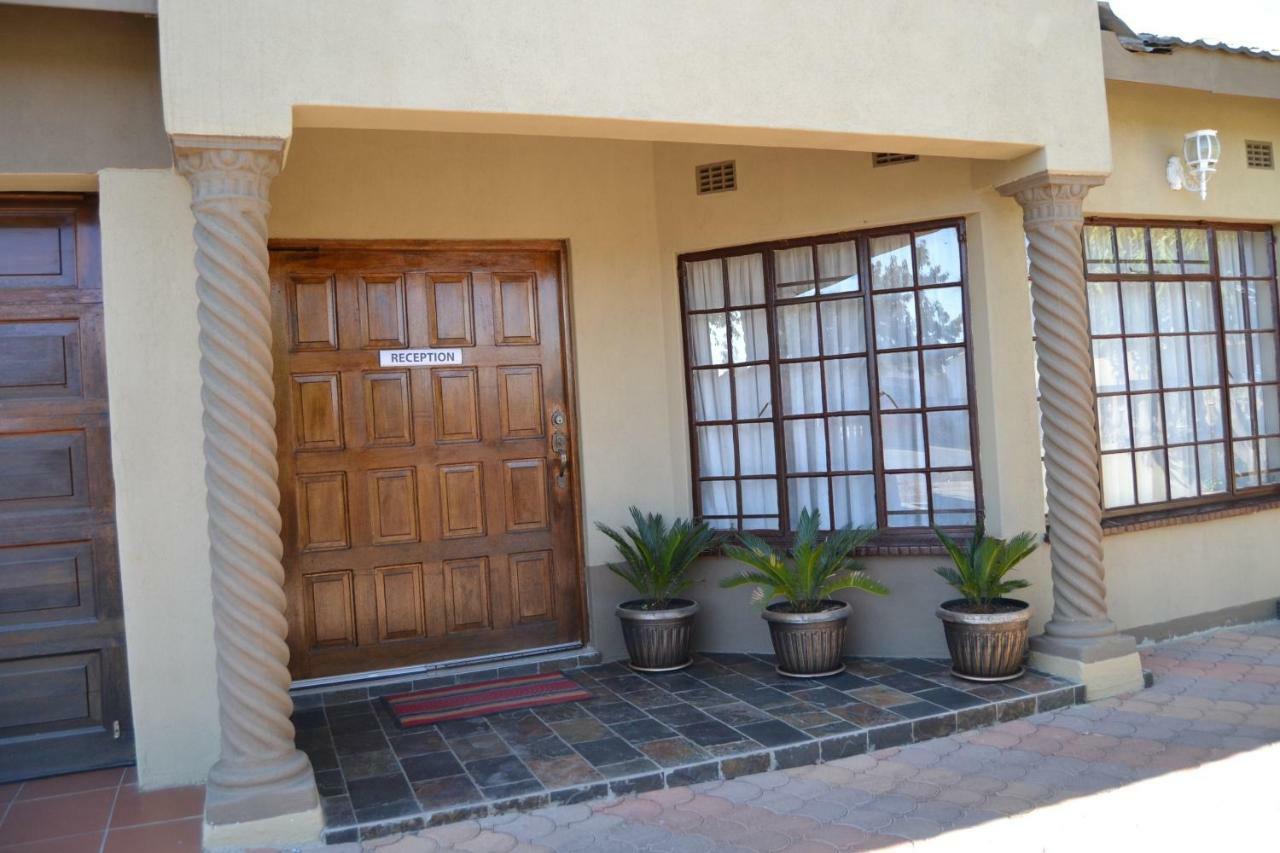 Triple Palms Bed And Breakfast ハボローネ エクステリア 写真