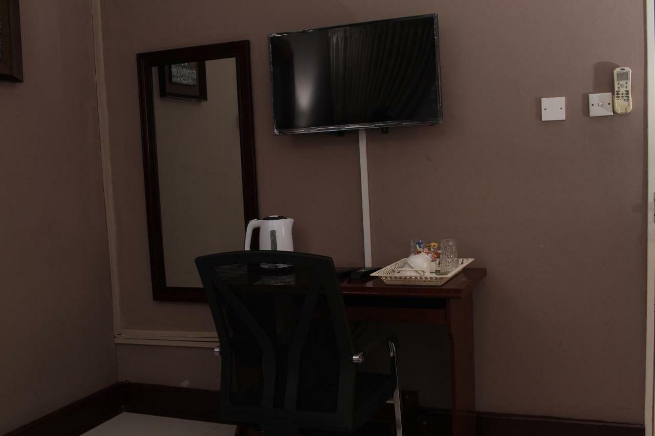 Triple Palms Bed And Breakfast ハボローネ エクステリア 写真