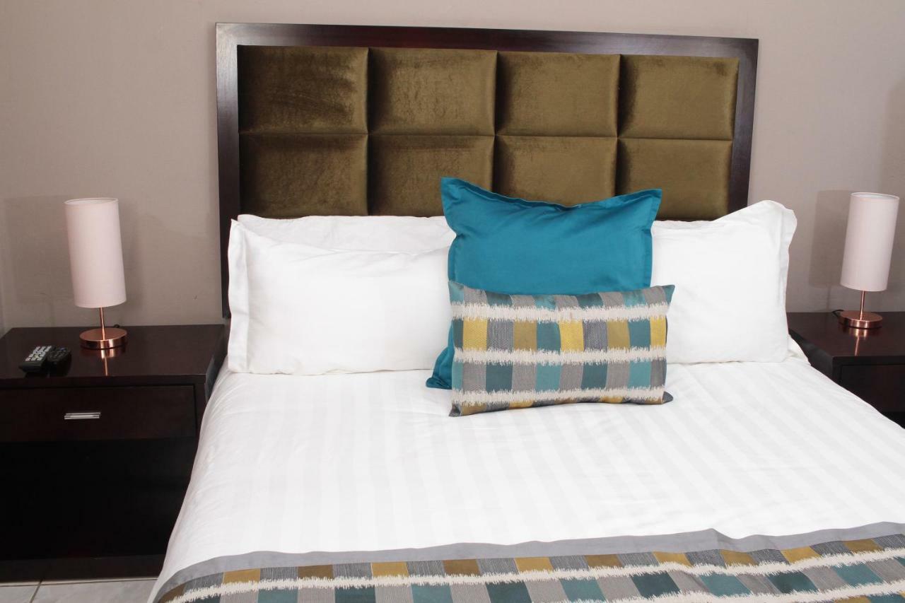 Triple Palms Bed And Breakfast ハボローネ エクステリア 写真